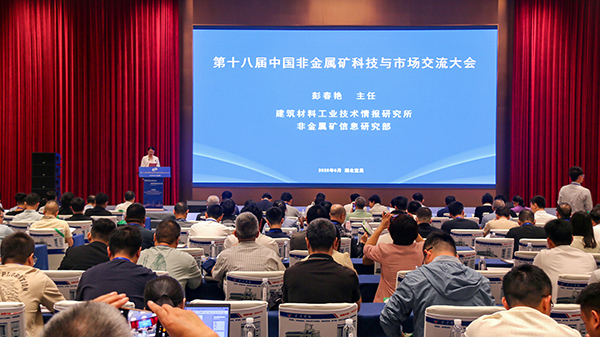 從石墨到石英，頂立科技裝備領航非金屬礦物材料制備新方向 (1).jpg